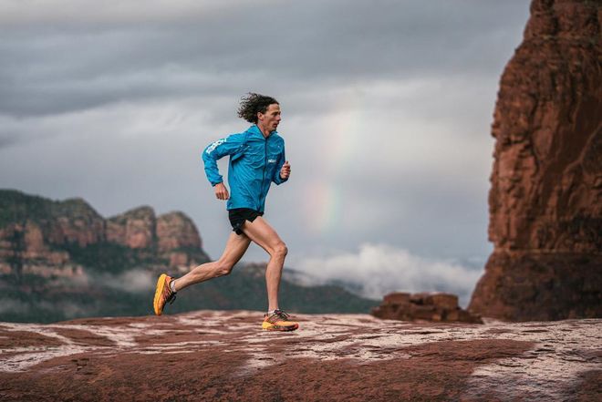 雷速直播-希腊马拉松选手坚持到底，飒爽英姿