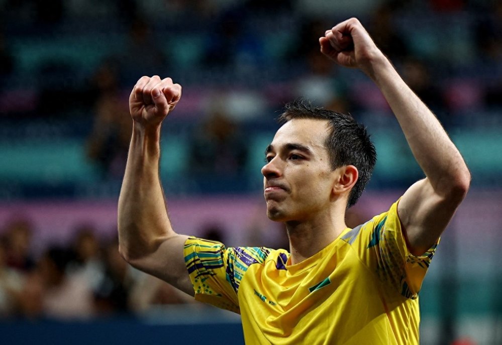 雷速官网下载-巴西选手在举重比赛中勇夺金牌